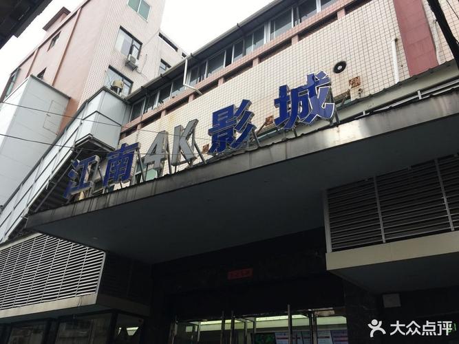 影院放映机选购指南：从亮度参数到维护成本，3个长尾关键词帮你避坑