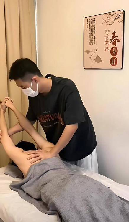 免费看女人裸的相关介绍