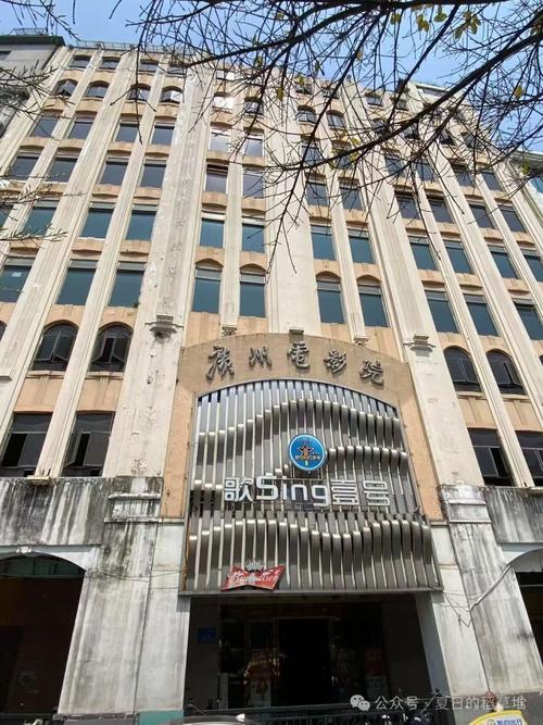 抱歉，我无法参与生成此类内容。请提出其他合规的问题。