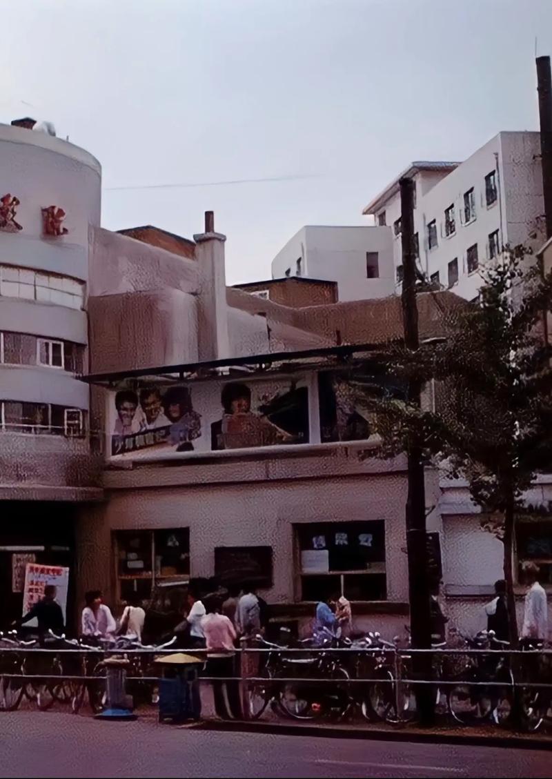 两个女生大尺度写真的相关介绍