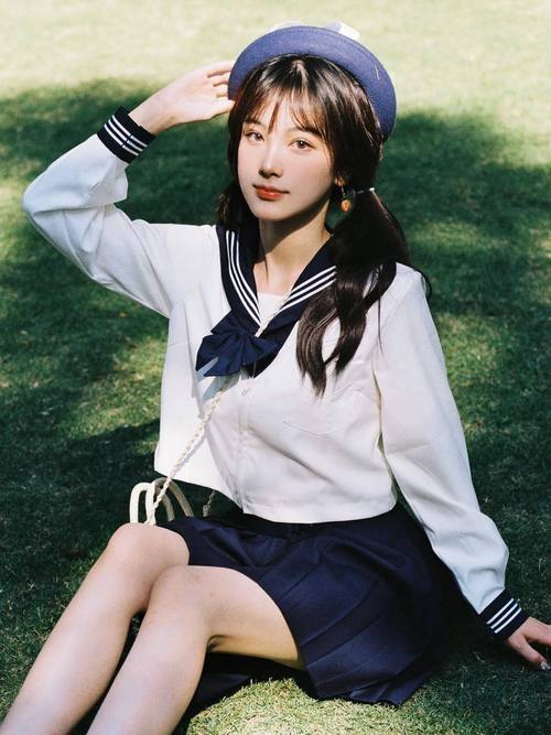 18岁美女网站黄的相关介绍